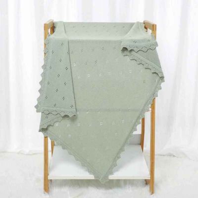 Couverture bébé douce tricot sur table Dentelle de Nuage