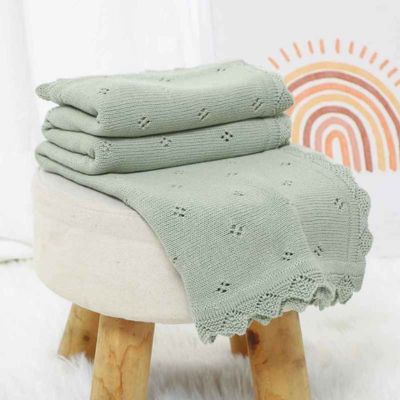 Couverture bébé douce tricot sur tabouret Dentelle de Nuage
