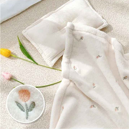 couverture pour lit bebe polaire motif fleur rose Douceur Apaisante