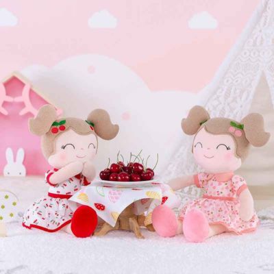 Doudou bébé fille joue dinette La Poupée Cerise