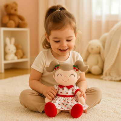 Doudou bébé fille moment paisible La Poupée Cerise