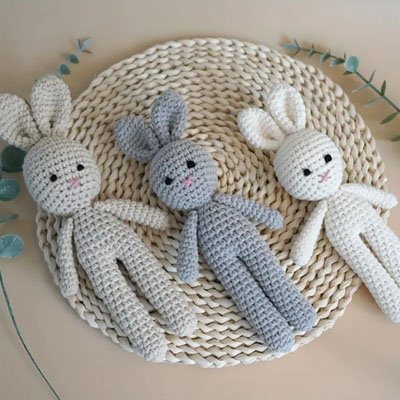 Doudou lapin en crochet couleur douces et apaisantes - Doux-Crochet