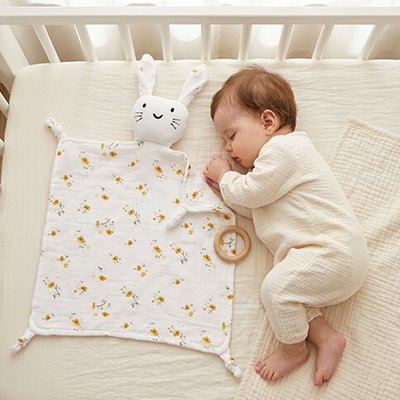 Doudou lapin motif floral jaune sommeil paisible - Mousseline douce
