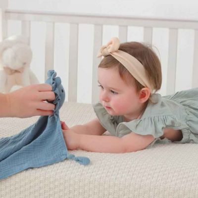 doudou leger doux rassurant Lion en Mousseline