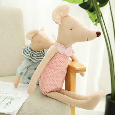 doudou souris stimulant sur chaise Rosie & Olive