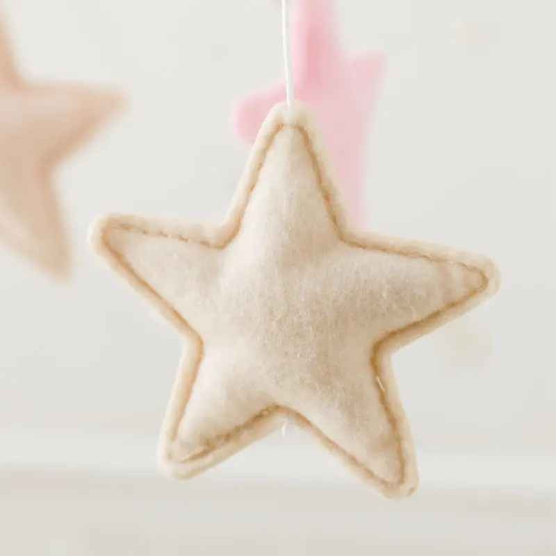 mobile bébé doux rassurant étoiles douces Rosie l'Oursonne Doux Apaisant