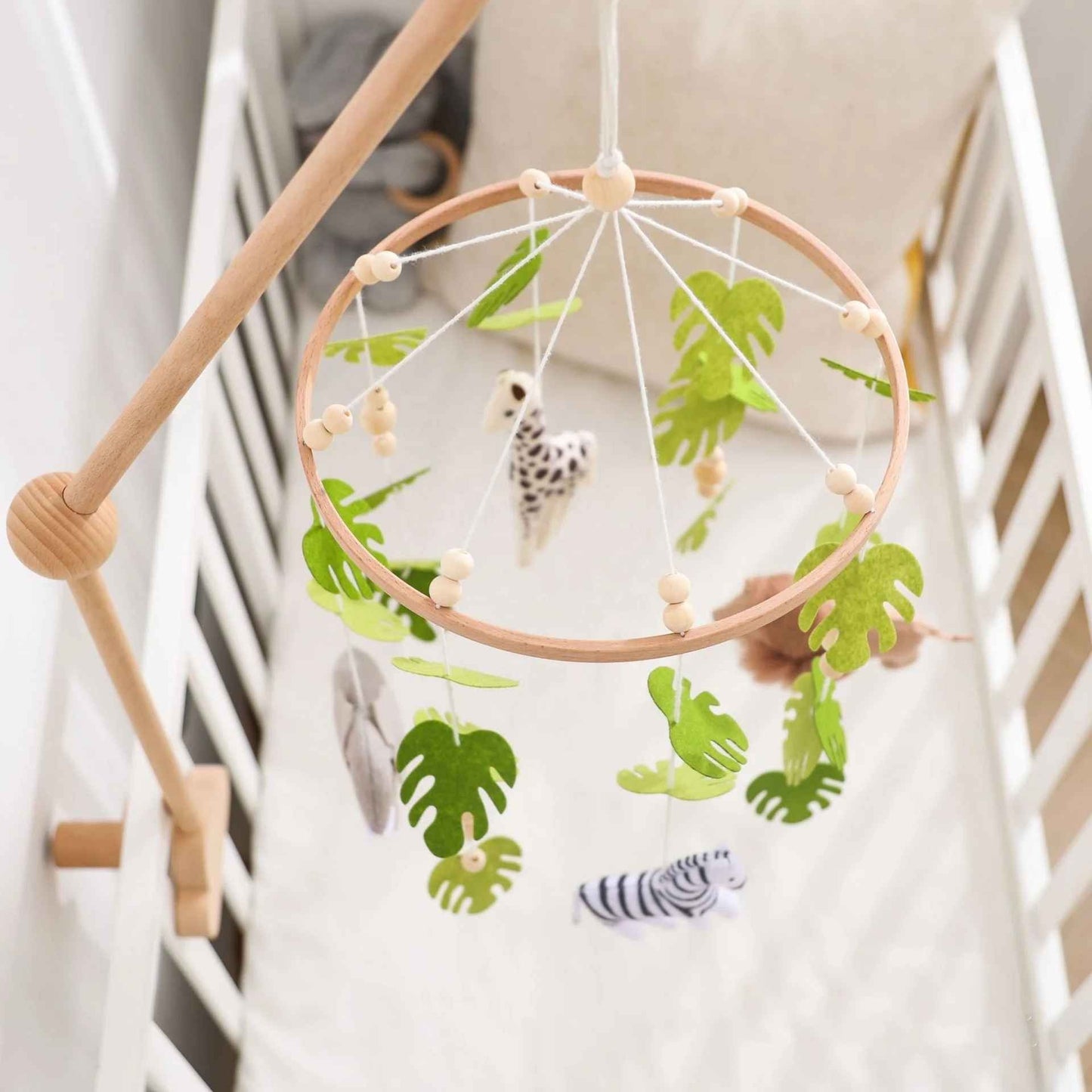 mobile musical bebe doux stimulant Berceuse Safari