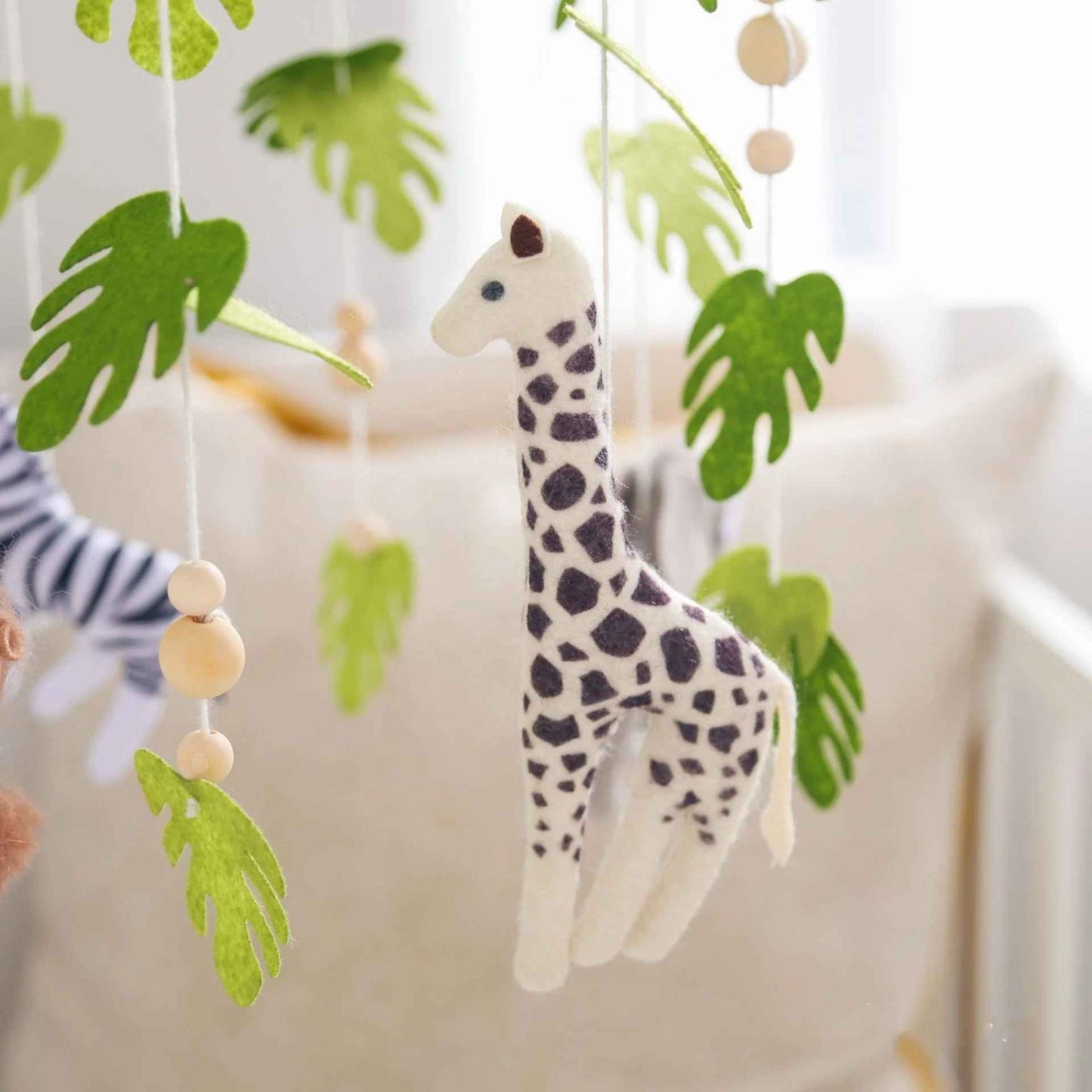 mobile musical bebe girafe mignonne Berceuse Safari