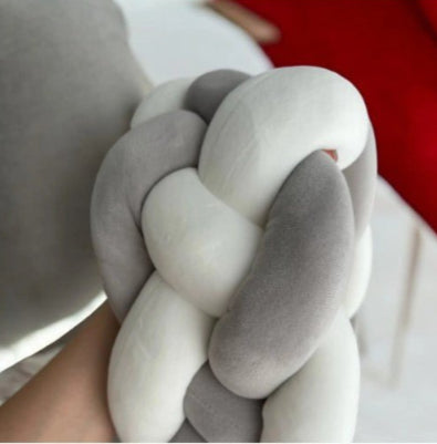 Tour de lit bebe doux chaleureux cozyknot blanc gris