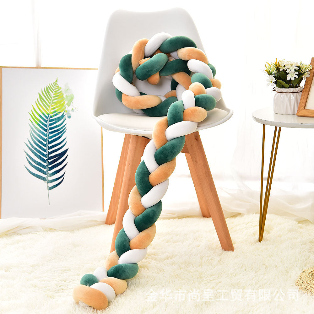 tresse de lit 3brins sur chaise blanche sur tapis Cocon Protecteur