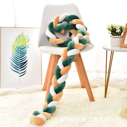 tresse de lit 3brins sur chaise blanche sur tapis Cocon Protecteur
