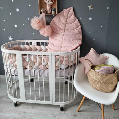tresse de lit bébé Blanc Rose Kaki dans berceau avec chaise blanche SécuriDodo