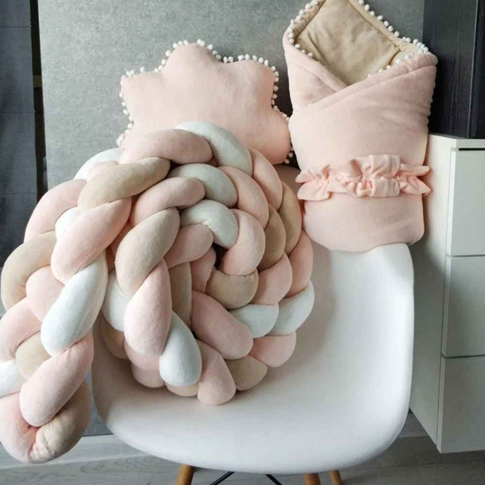 Tresse de lit bébé Blanc Rose Kaki sur chaise SécuriDodo