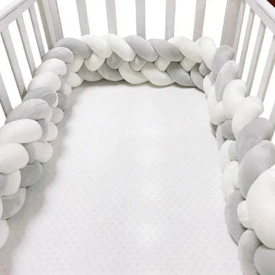Tresse de lit bébé apaisante protectrice cozyknot blanc gris