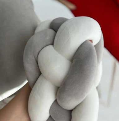 Tresse de lit bébé douce chaleureuse cozyknot blanc gris
