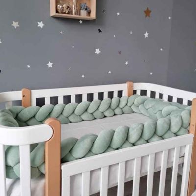 Tresse de lit bébé douce douillette dans un berceau doudélia