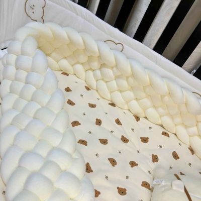 Tresse de lit bebe douce élégante blanche protectrice COCOONIX