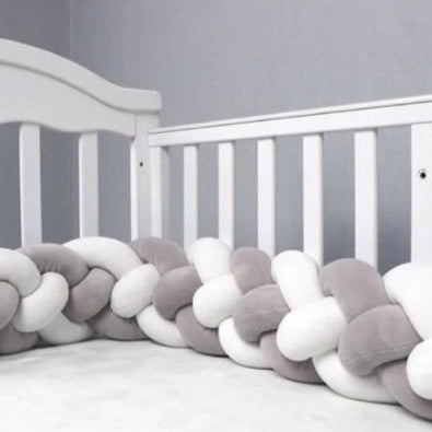 Tresse de lit bébé douce moelleuse cozyknot blanc gris