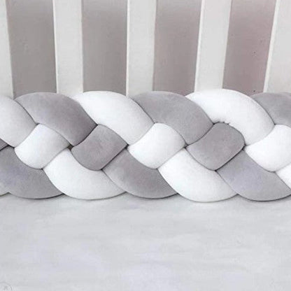Tresse de lit bébé rassurante cozyknot blanc gris