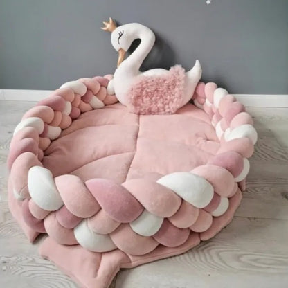 tresse de lit bebe rose sur tapis Cocon sécurisant