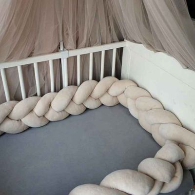 Tresse tour de lit douce protégeante Etoilou