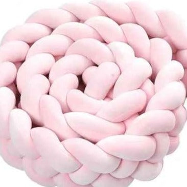 zoom sur tour de lit tressé rose enroulé CozyBaby